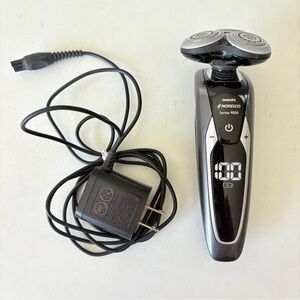 Philips Norelco Series 9000 Electric Shaver S9721 with Charger
